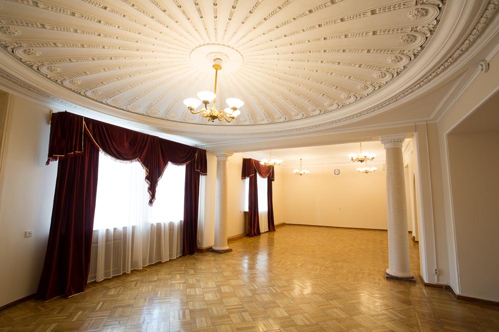 Аренда площадки со сценой и звуком